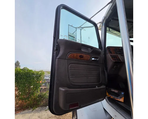 PETERBILT 385 Cab