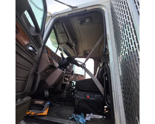 PETERBILT 385 Cab