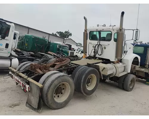 PETERBILT 385 Cab