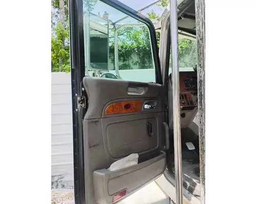 PETERBILT 385 Cab