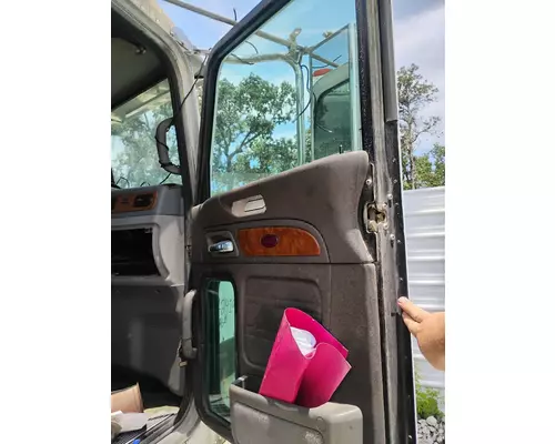 PETERBILT 385 Cab