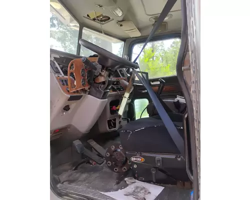 PETERBILT 385 Cab