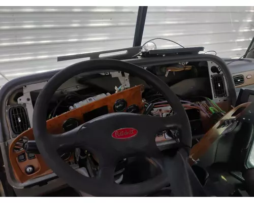 PETERBILT 385 Cab