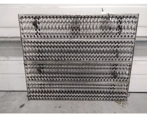 PETERBILT 385 DECK (CATWALK) STEP