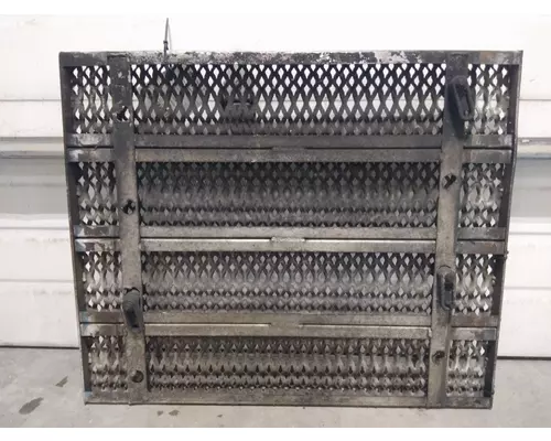 PETERBILT 385 DECK (CATWALK) STEP