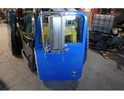 PETERBILT 385 Door Assembly, Front