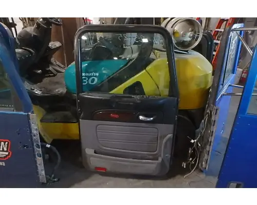 PETERBILT 385 Door Assembly, Front