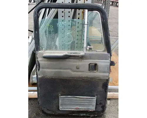 PETERBILT 385 Door Assembly, Front