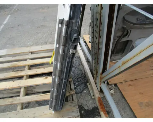 PETERBILT 385 Door Assembly, Front