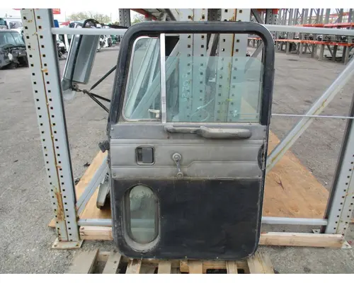 PETERBILT 385 Door Assembly, Front
