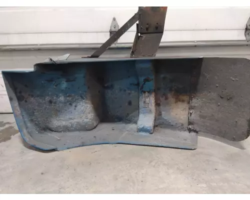 PETERBILT 385 FENDER EXTENSION