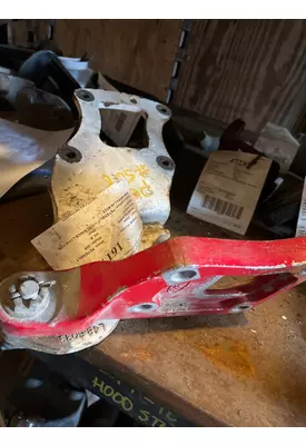 PETERBILT 385 Hood Hinge