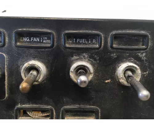 PETERBILT 385 Switch Panel