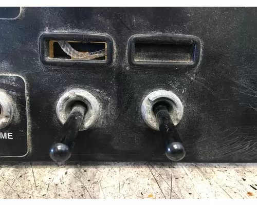 PETERBILT 385 Switch Panel