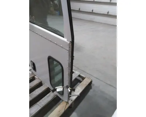 PETERBILT 386 2005-2015 DOOR ASSEMBLY, FRONT