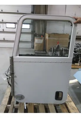 PETERBILT 386 2005-2015 DOOR ASSEMBLY, FRONT