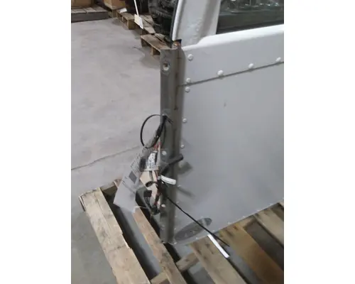 PETERBILT 386 2005-2015 DOOR ASSEMBLY, FRONT