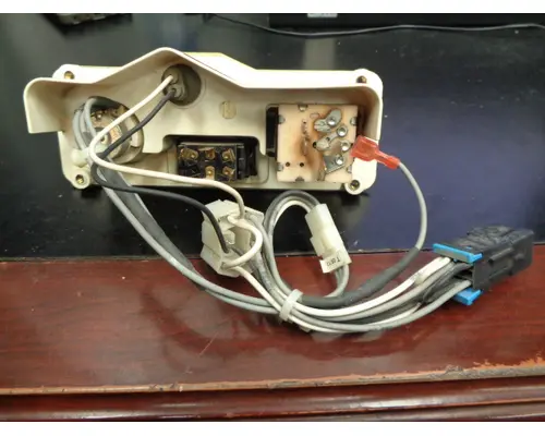 PETERBILT 386-Sleeper_29-06215 AC Control