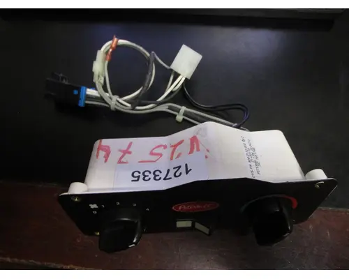 PETERBILT 386-Sleeper_29-06215 AC Control