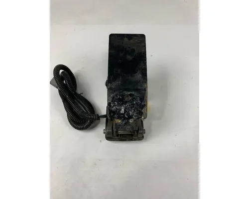 PETERBILT 386 ACCELERATOR PARTS