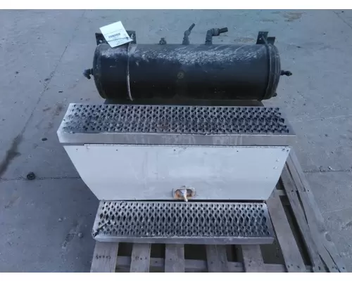 PETERBILT 386 BATTERY BOX STEP