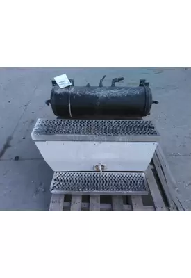 PETERBILT 386 BATTERY BOX STEP