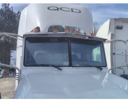 PETERBILT 386 CAB CLIP