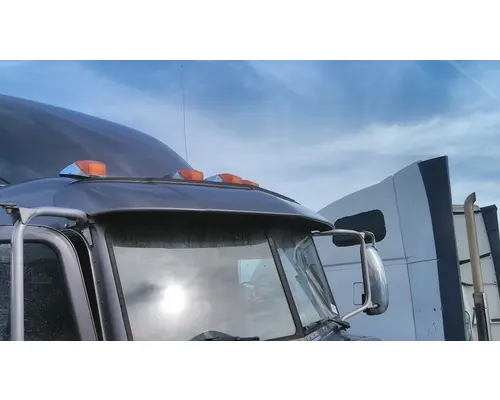 PETERBILT 386 CAB CLIP