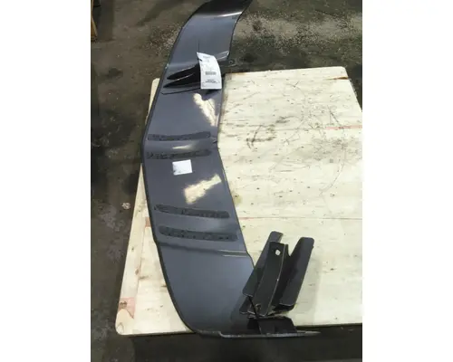PETERBILT 386 CAB CLIP