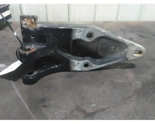 PETERBILT 386 CAB MOUNT,BRACKET