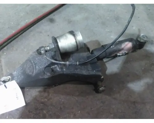 PETERBILT 386 CAB MOUNT,BRACKET