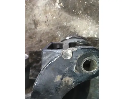 PETERBILT 386 CAB MOUNT,BRACKET
