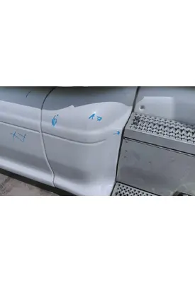 PETERBILT 386 CAB SKIRT/SIDE FAIRING