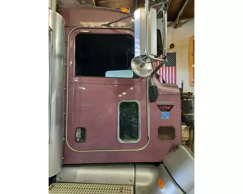 PETERBILT 386 CAB