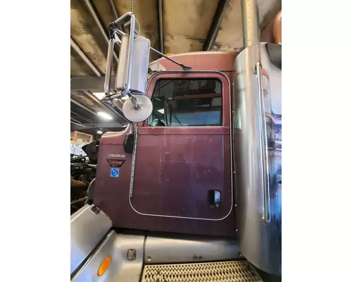 PETERBILT 386 CAB