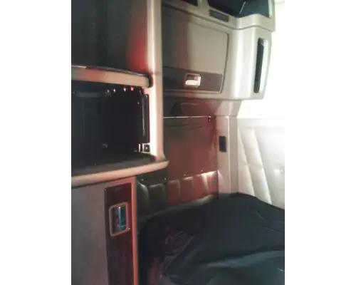 PETERBILT 386 CAB