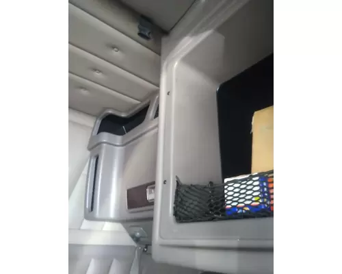 PETERBILT 386 CAB