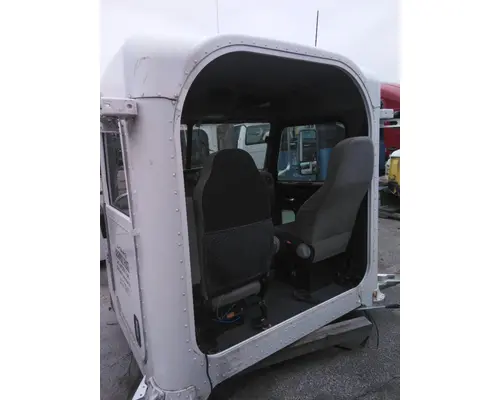PETERBILT 386 CAB