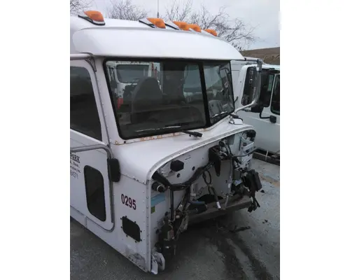 PETERBILT 386 CAB