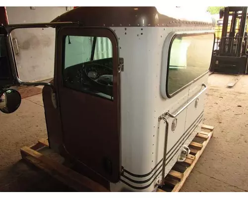 PETERBILT 386 Cab