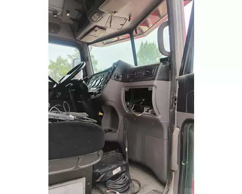 PETERBILT 386 Cab