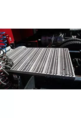 PETERBILT 386 DECK (CATWALK) STEP