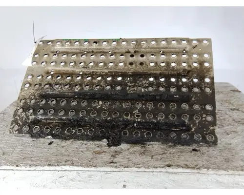 PETERBILT 386 DECK (CATWALK) STEP