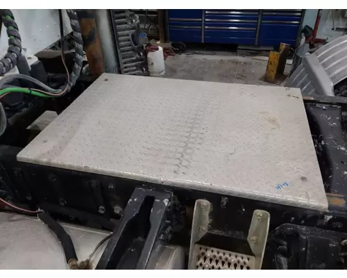 PETERBILT 386 DECK (CATWALK) STEP