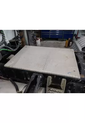 PETERBILT 386 DECK (CATWALK) STEP
