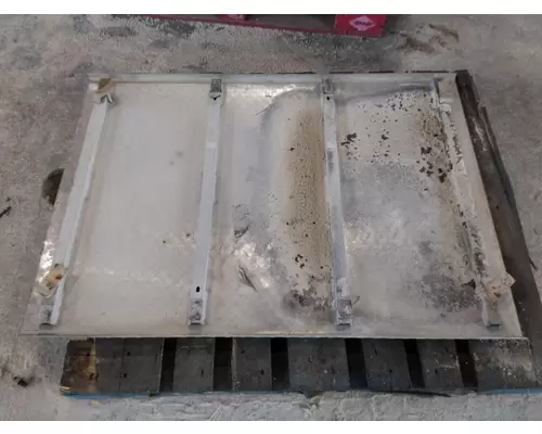 PETERBILT 386 DECK (CATWALK) STEP
