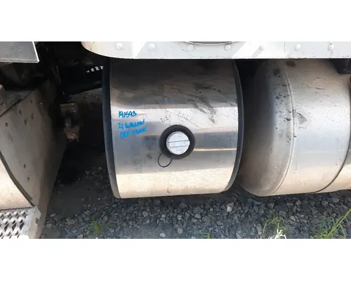 PETERBILT 386 DEF TANK