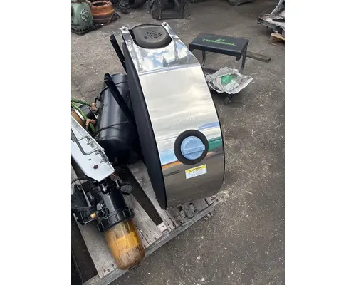 PETERBILT 386 DEF Tank