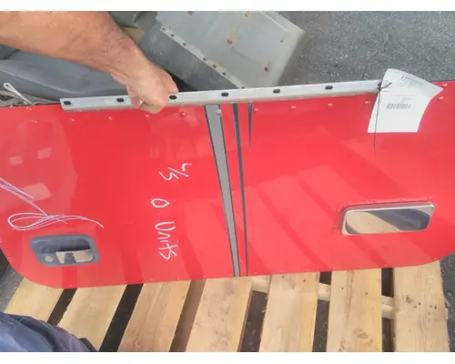 PETERBILT 386 DOOR, COMPARTMENT