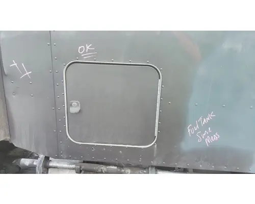 PETERBILT 386 DOOR, COMPARTMENT